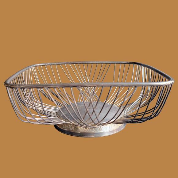 Vintage 1950s FP Rogers Silver Plated Wire Square Bread or Fruit Basket - Picture 1 of 5